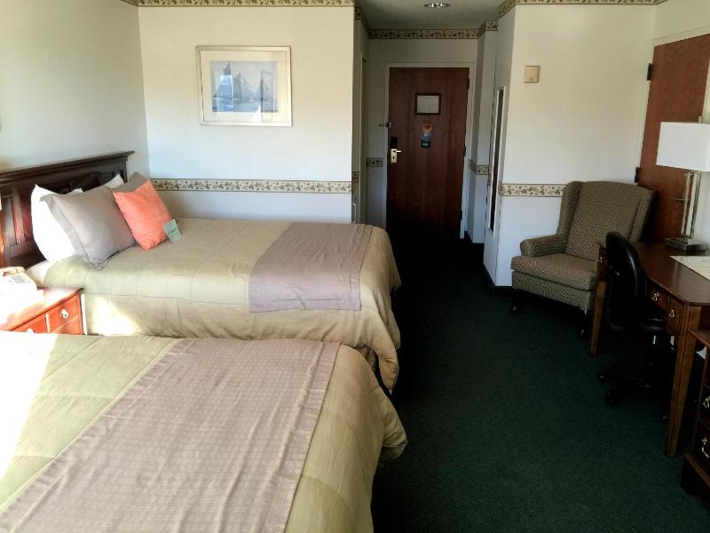 Queen Room with Two Queen Beds - Third Floor image 2