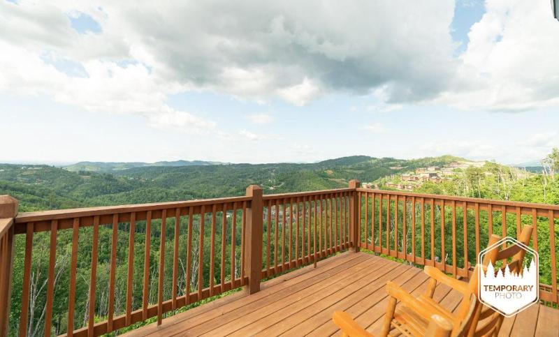 Eagles View 2.0 - Gorgeous Mountain Views Hot Tub Pool Table + Games! - image 3