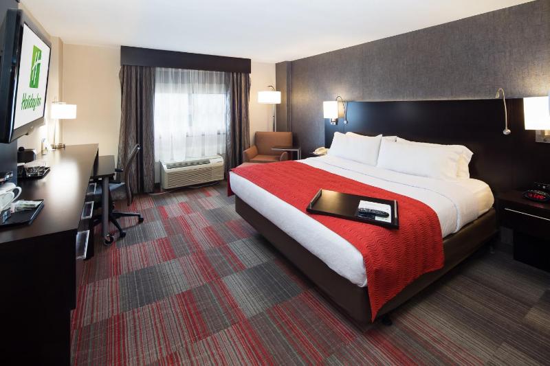 Standard King Room image 4
