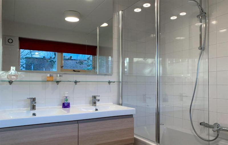 Three-Bedroom Holiday Home  image 4