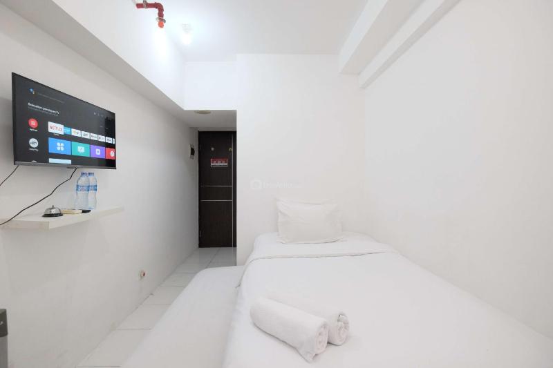 Simply Look Studio at Mont Blanc Bekasi Apartment By Travelio - image 11
