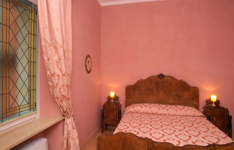 Double Room image 3