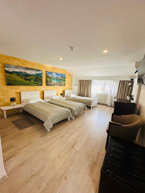 Classic Triple Room image 1