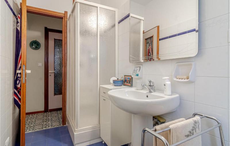 1 Bedroom Lovely Apartment In Rapallo - image 7