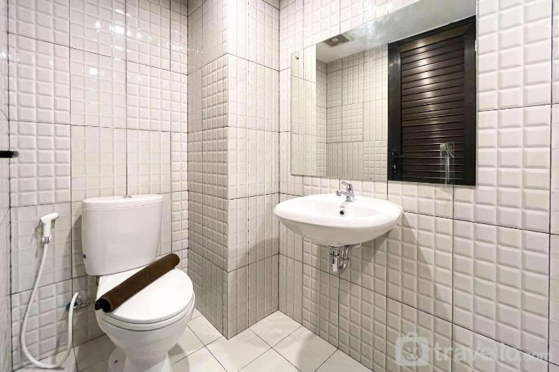 Simply Look Studio at 21st Floor De Prima Apartment By Travelio - image 7