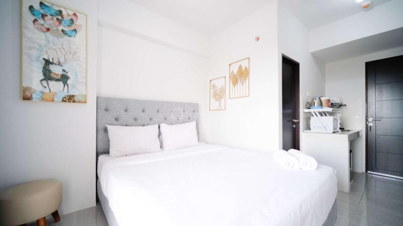 Well Furnished and Homey Studio (No Kitchen) Apartment at Suncity Residence By Travelio - image 10