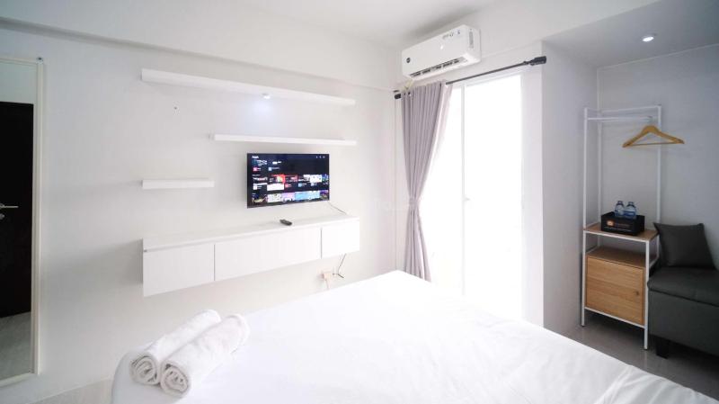 Well Furnished and Homey Studio (No Kitchen) Apartment at Suncity Residence By Travelio - image 9