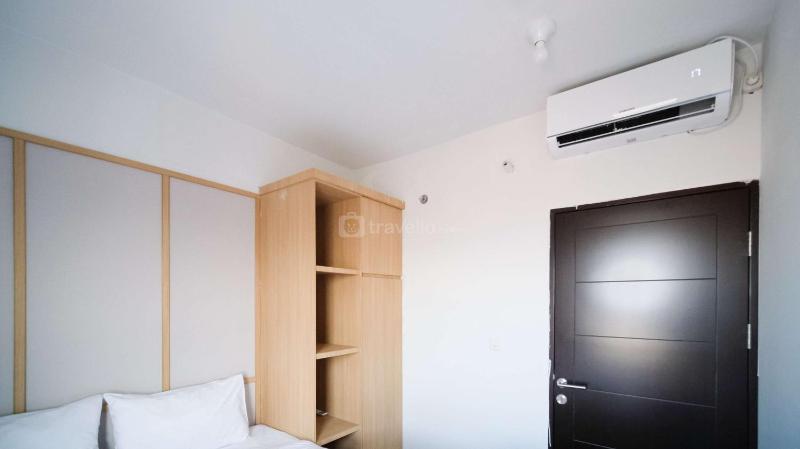 Homey and Comfy 2BR Apartment at Suncity Residence By Travelio - image 4