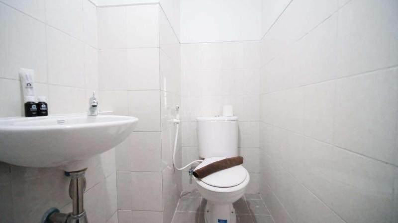 New Studio Apartment with Strategic Location at Suncity Residence By Travelio - image 4