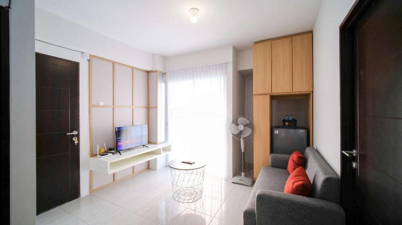 Homey and Comfy 2BR Apartment at Suncity Residence By Travelio - image 6