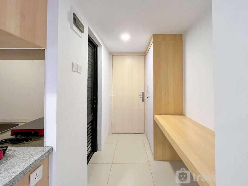 Modern Designed Studio at De Prima Apartment By Travelio - image 7