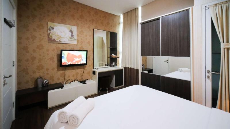 Best Location and Tidy 2BR Apartment at Trillium Residence By Travelio - image 11