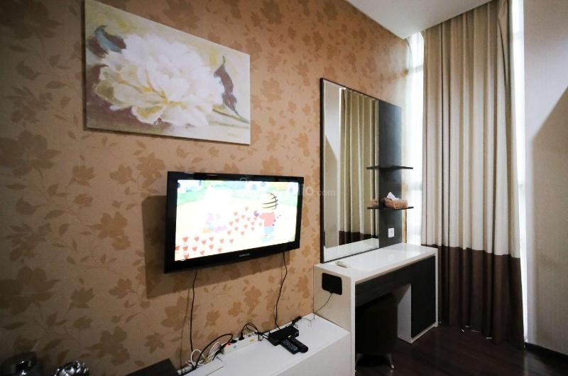 Best Location and Tidy 2BR Apartment at Trillium Residence By Travelio - image 4