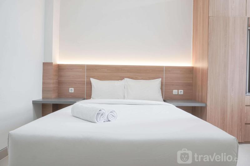 Luxurious 2BR at Transpark Cibubur Apartment By Travelio - image 8