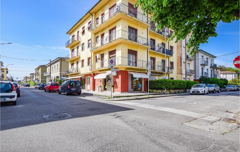 Awesome Apartment In Viareggio With Wifi - image 12