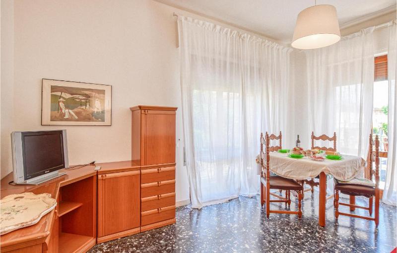 Awesome Apartment In Viareggio With Wifi - image 11