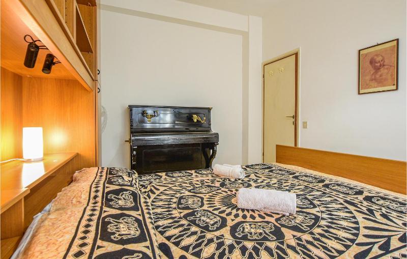 Awesome Apartment In Viareggio With Wifi - image 5