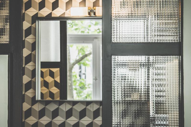 Superior Double Room with Square View image 3