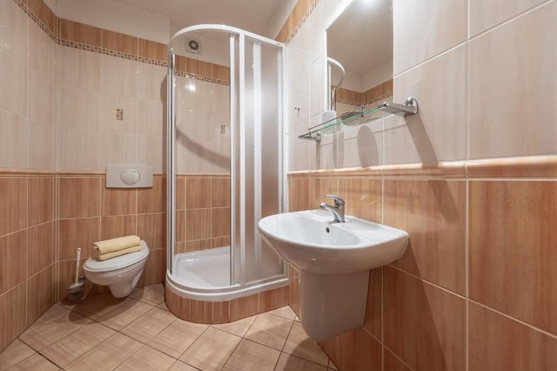 Quadruple Room image 2