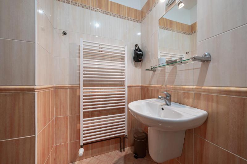 Deluxe Triple Room image 3