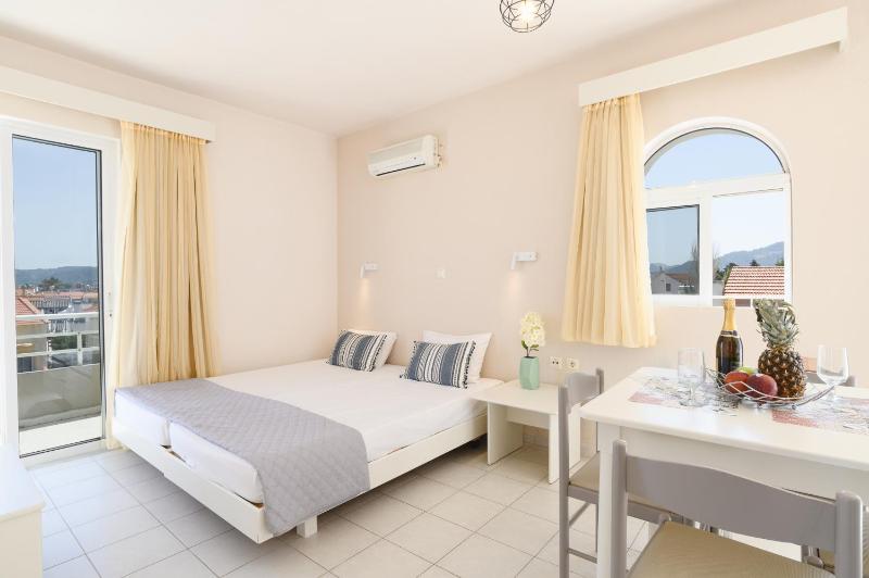 Apartment image 3