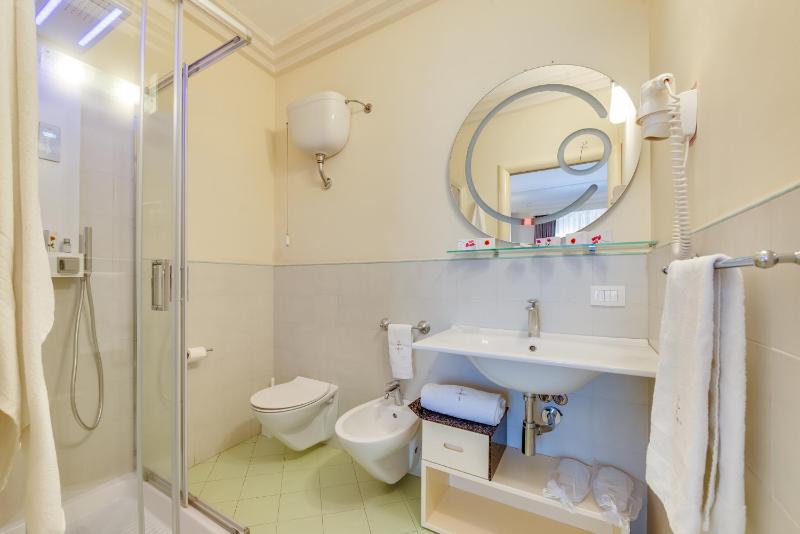 Superior Double Room image 4