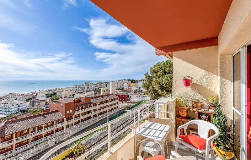 Beach Front Apartment In Torremolinos - image 14