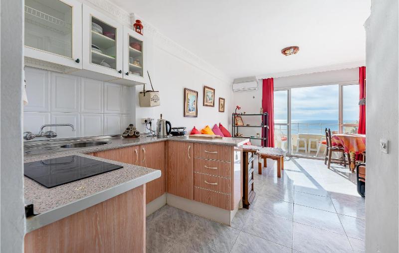 Beach Front Apartment In Torremolinos - image 23