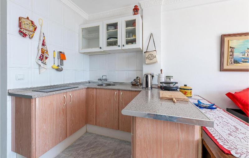 Beach Front Apartment In Torremolinos - image 15