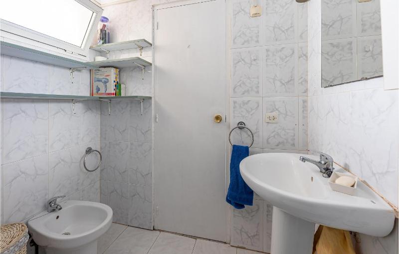 Beach Front Apartment In Torremolinos - image 10