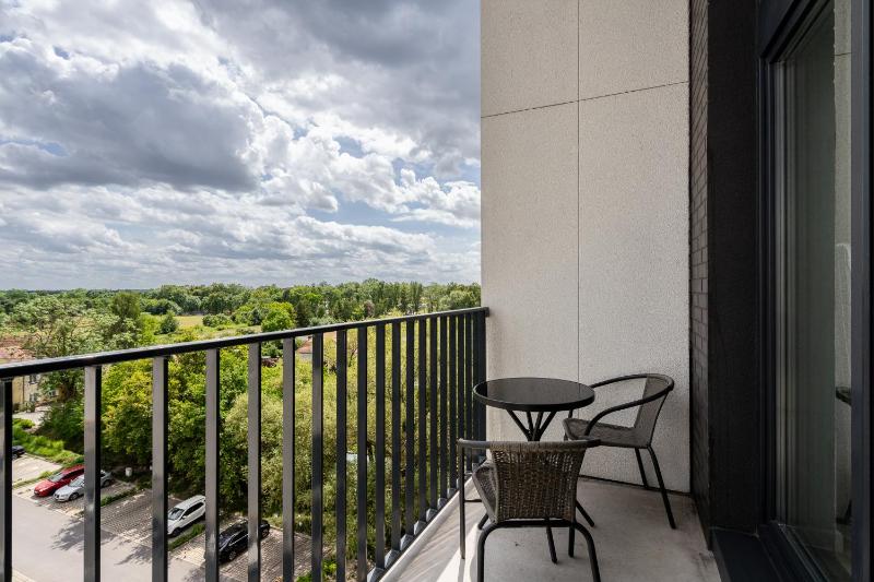 Studio with Balcony image 3