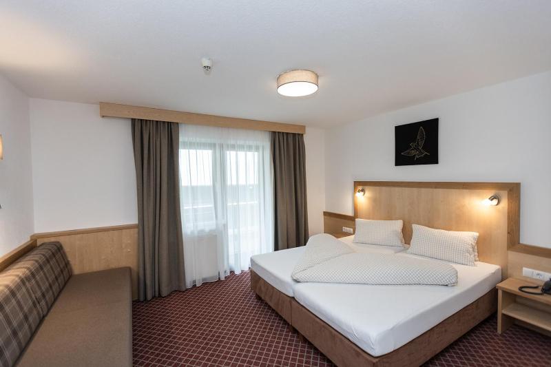 Double Room image 3
