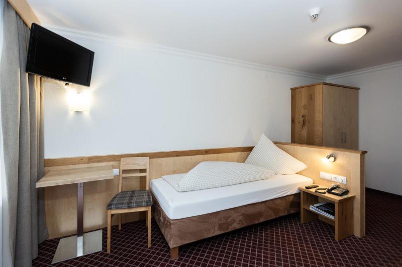 Single Room image 4