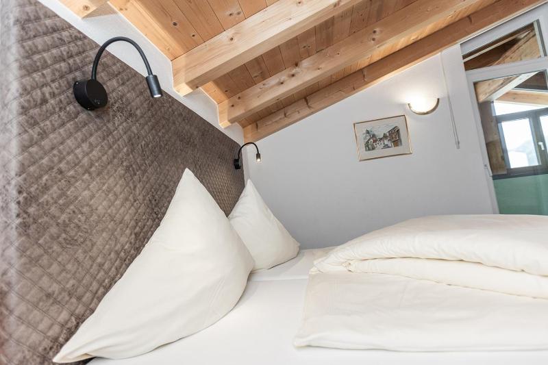 Comfort Two-Bedroom Apartment with Balcony image 1