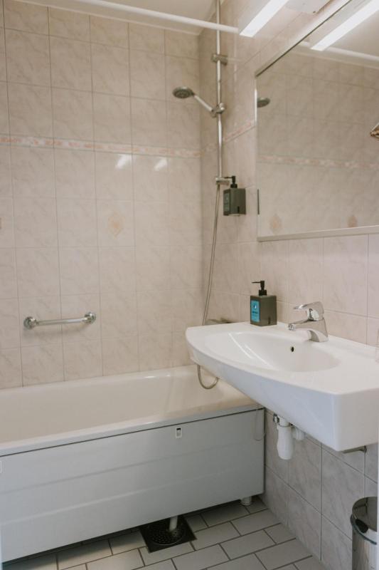 Standard Twin Room image 2