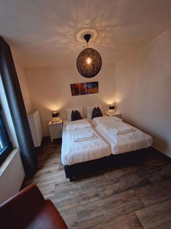 Double or Twin Room image 3