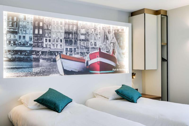 Twin Room image 2