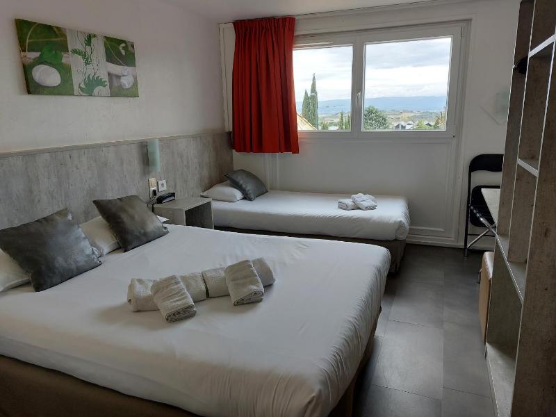 Double Room (1 Double Bed + Single Bed) image 1