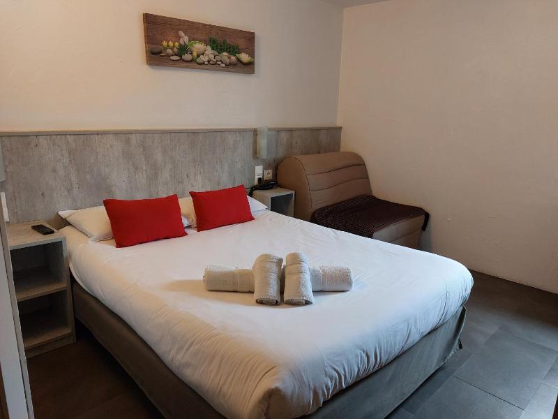 Standard Double Room image 4