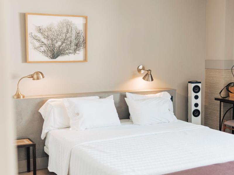 Superior Double Room image 3
