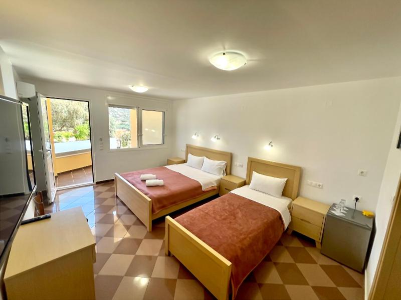 Twin Room image 1