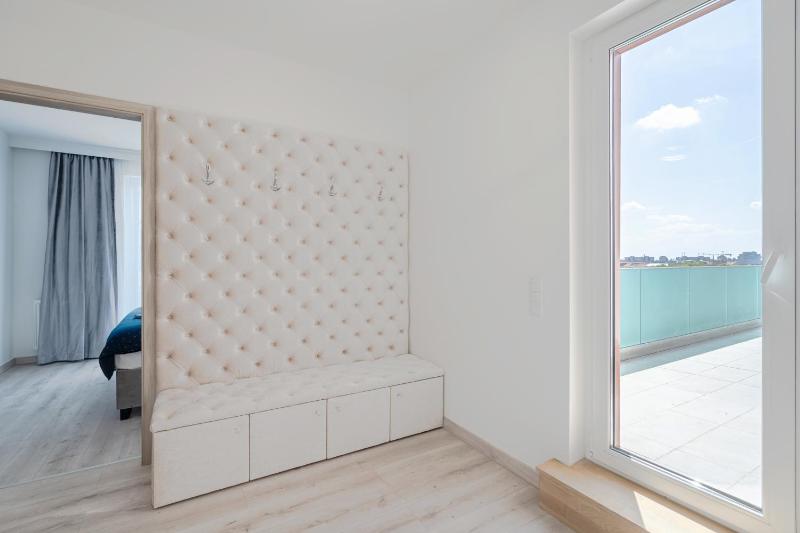 Corvin 5 Stars Luxury Apartment with Free Parking - image 5