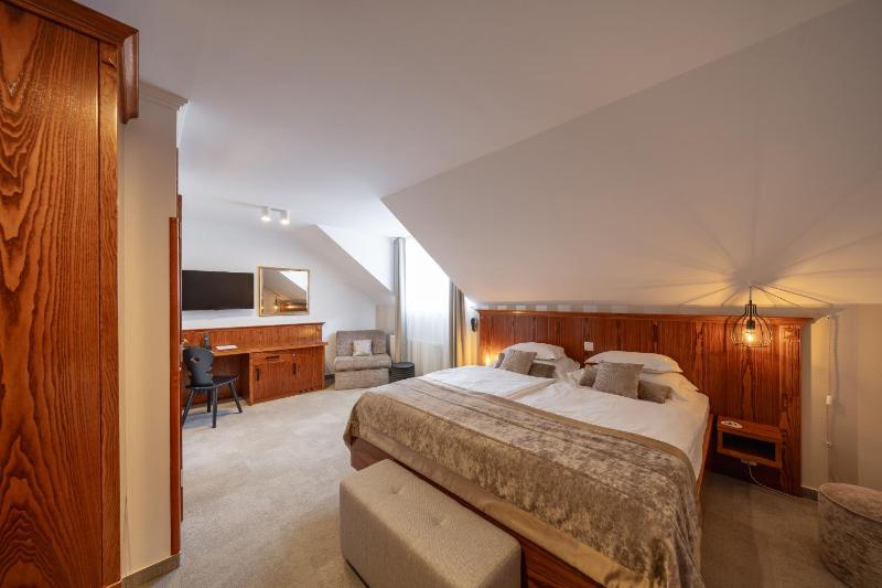 Double Room - High Floor image 2