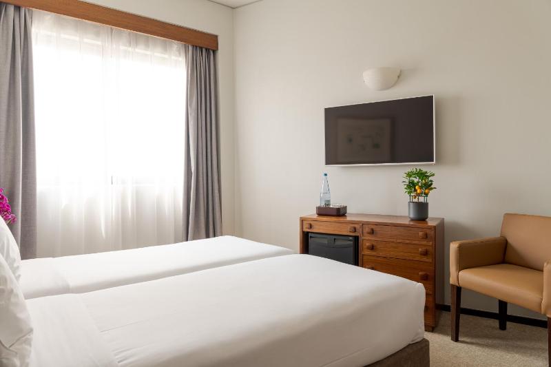 Classic Double or Twin Room image 4