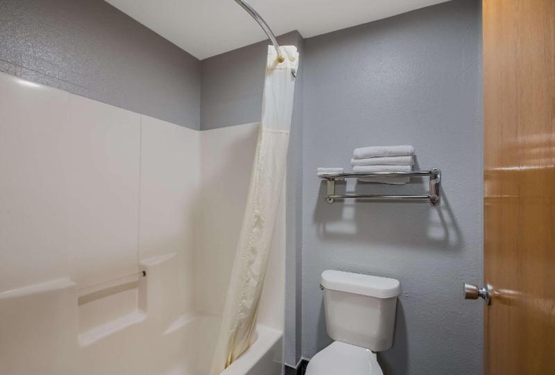 King Room - Non-Smoking image 2