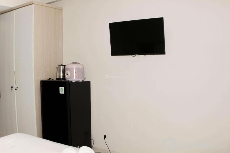 Homey and Cozy Studio Apartment at Elvis Tower By Travelio - image 14