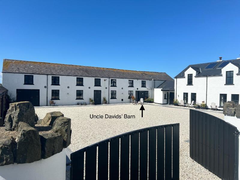 Two-bedroom Barn Conversion with Ocean View image 2