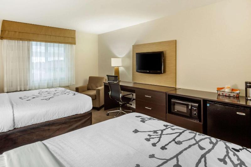 Standard Queen Room with Two Queen Beds - Non-Smoking image 3