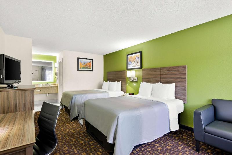 Standard Room, 2 Double Beds, Non Smoking image 4