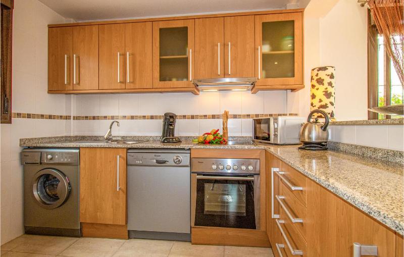 Awesome Home In Orihuela Costa With Swimming Pool - image 6